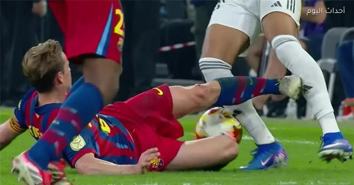 عقوبة دي يونج بعد طرده في كلاسيكو برشلونة وريال مدريد